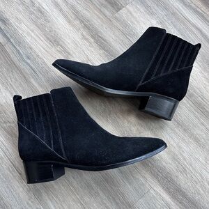 ✨SALE✨ Marc Fisher Ltd black suede Yolli ankle boot 6.5